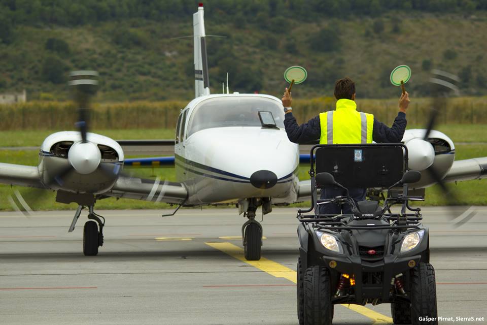 Letalski potniki praviloma tro&scaron;ijo več