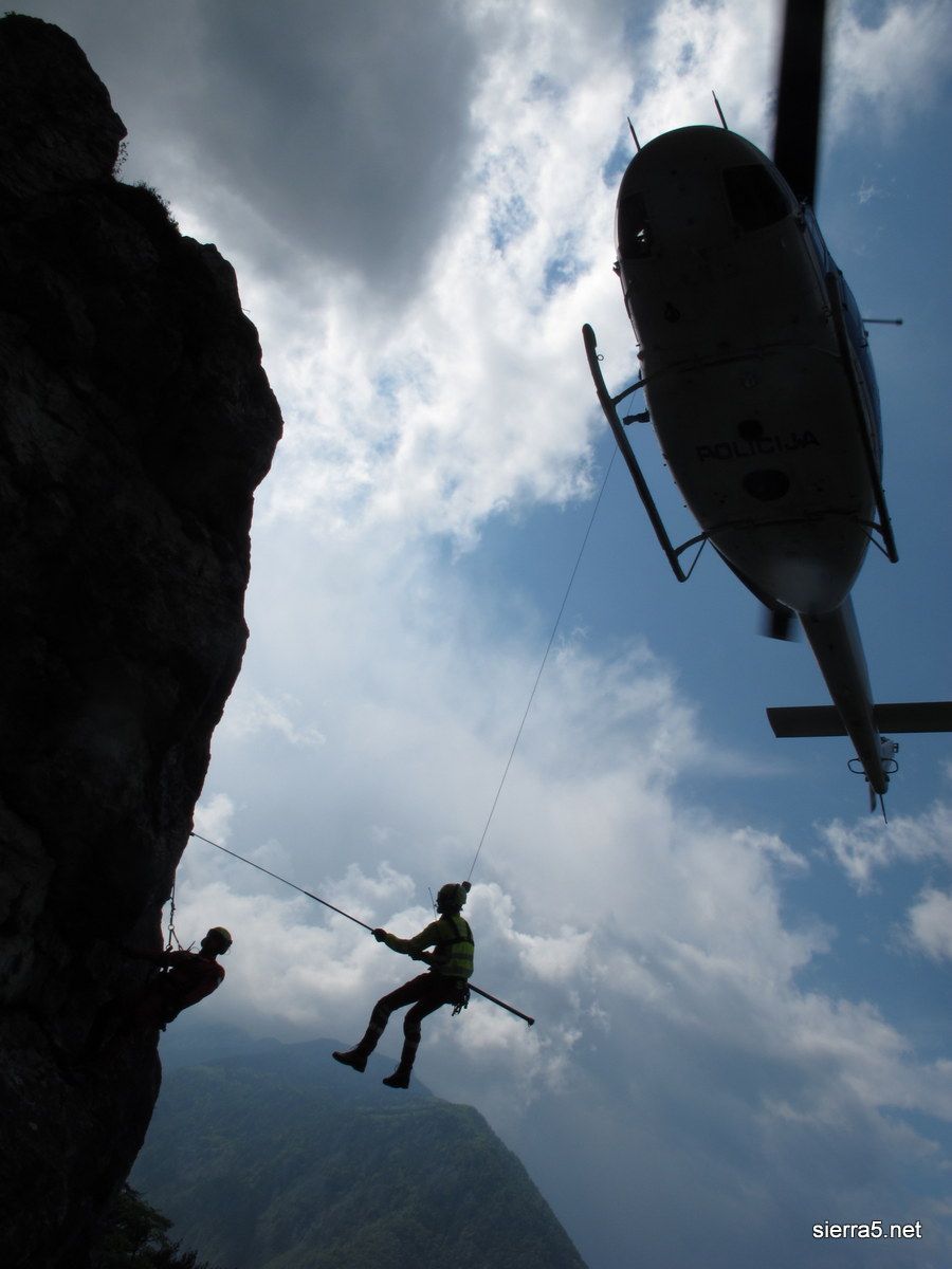 Re&scaron;evanje iz stene