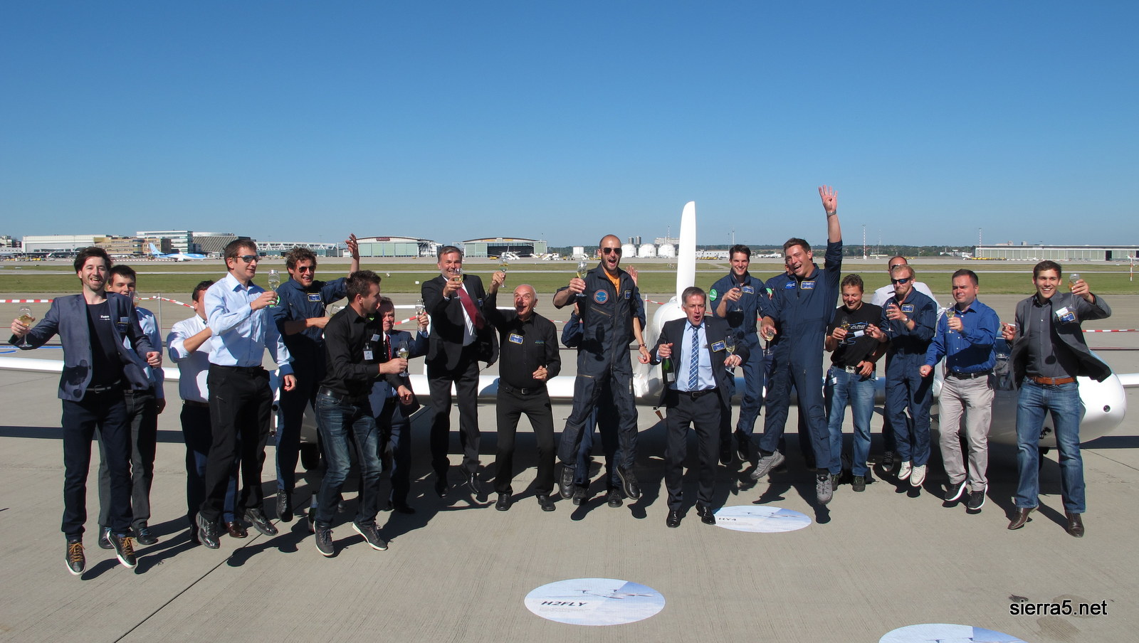 Ekipa, ki je razvila letalo HY4