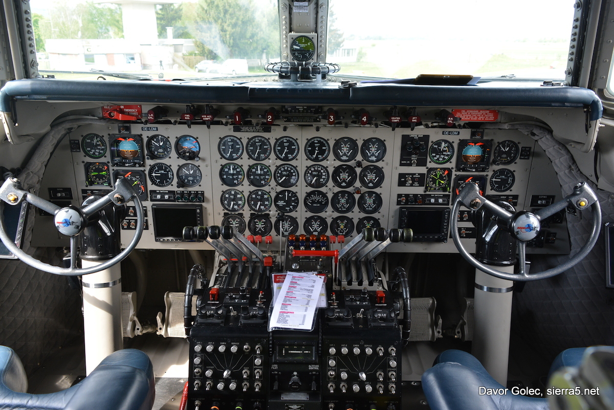 Kokpit DC-6B