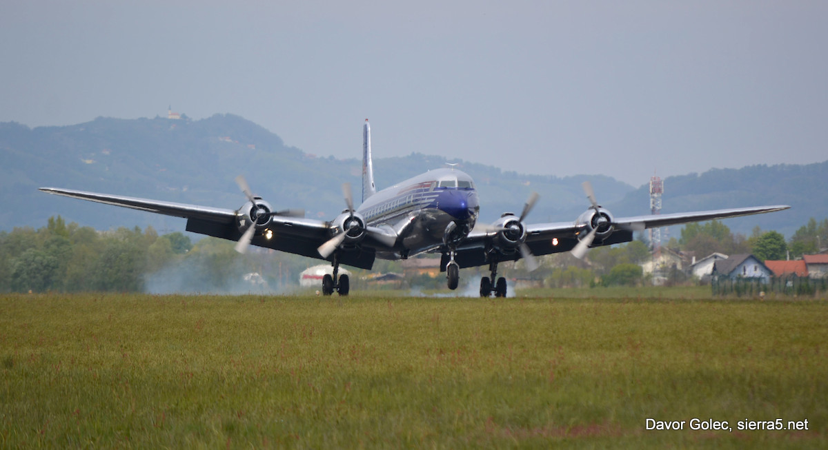Titov DC-6B mad pristankom v Mariboru