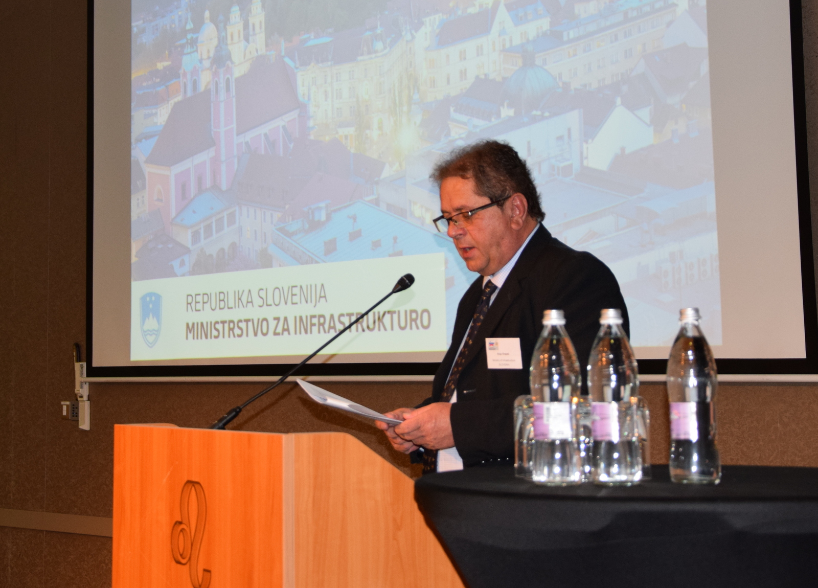 Vodja Sektorja za letalstvo pri MZI dr. Alojz Krapež