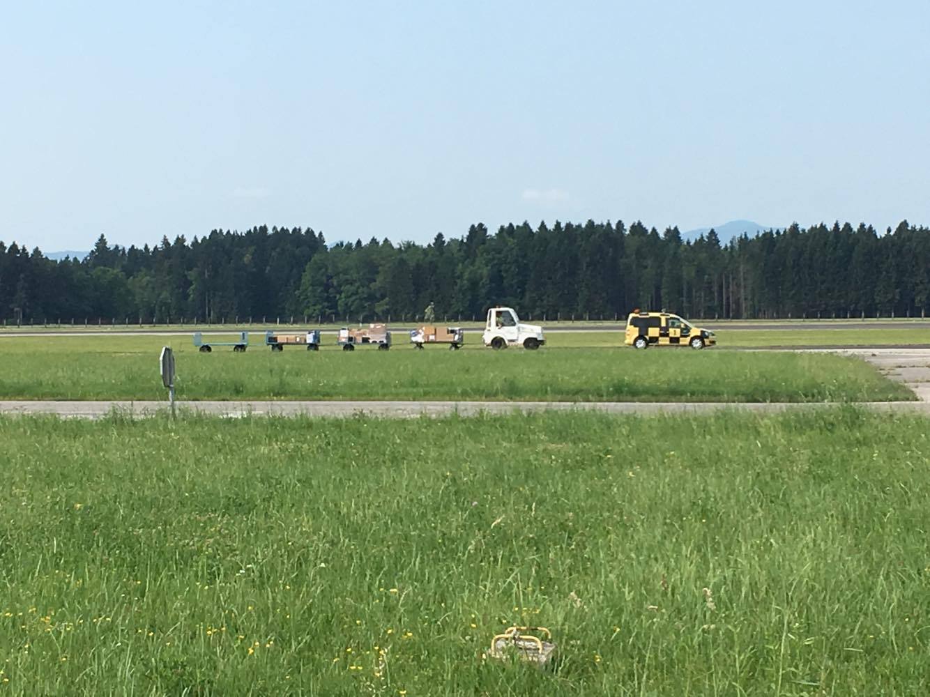 Tovor iz letala so že odpeljali