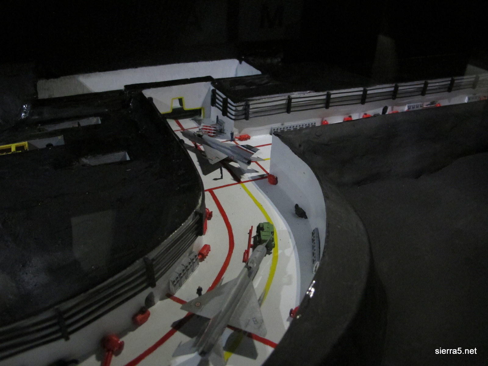 Zrak v rupi je bil zadušljiv