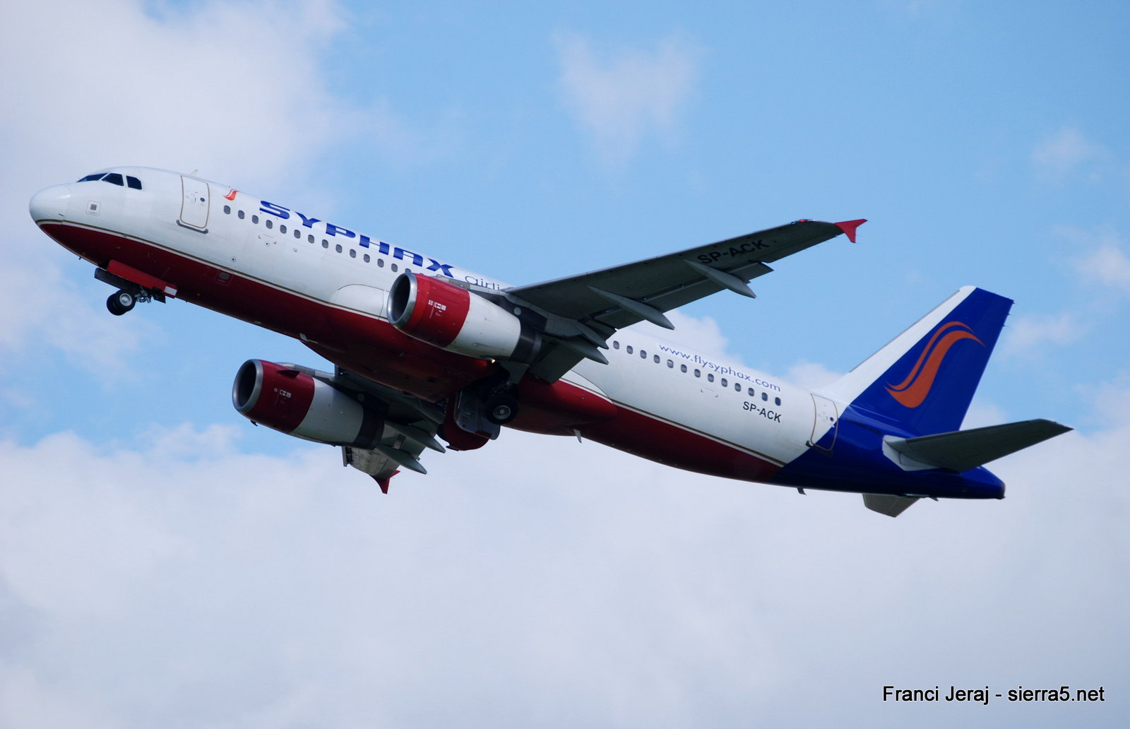 A320 Syphax Airlines, LJU