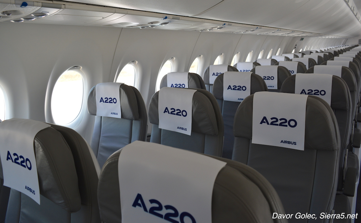 Potniška kabina na letalu Airbus A220-300