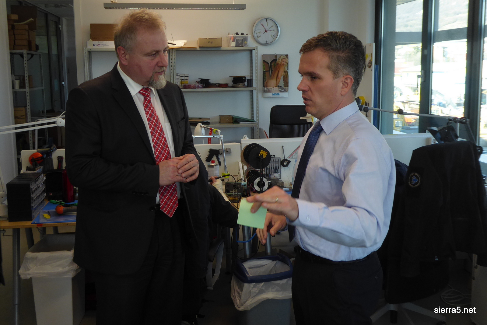 Obisk v podjetju C-astral - direktor Uroš Kravos in DS Miloš Bizak