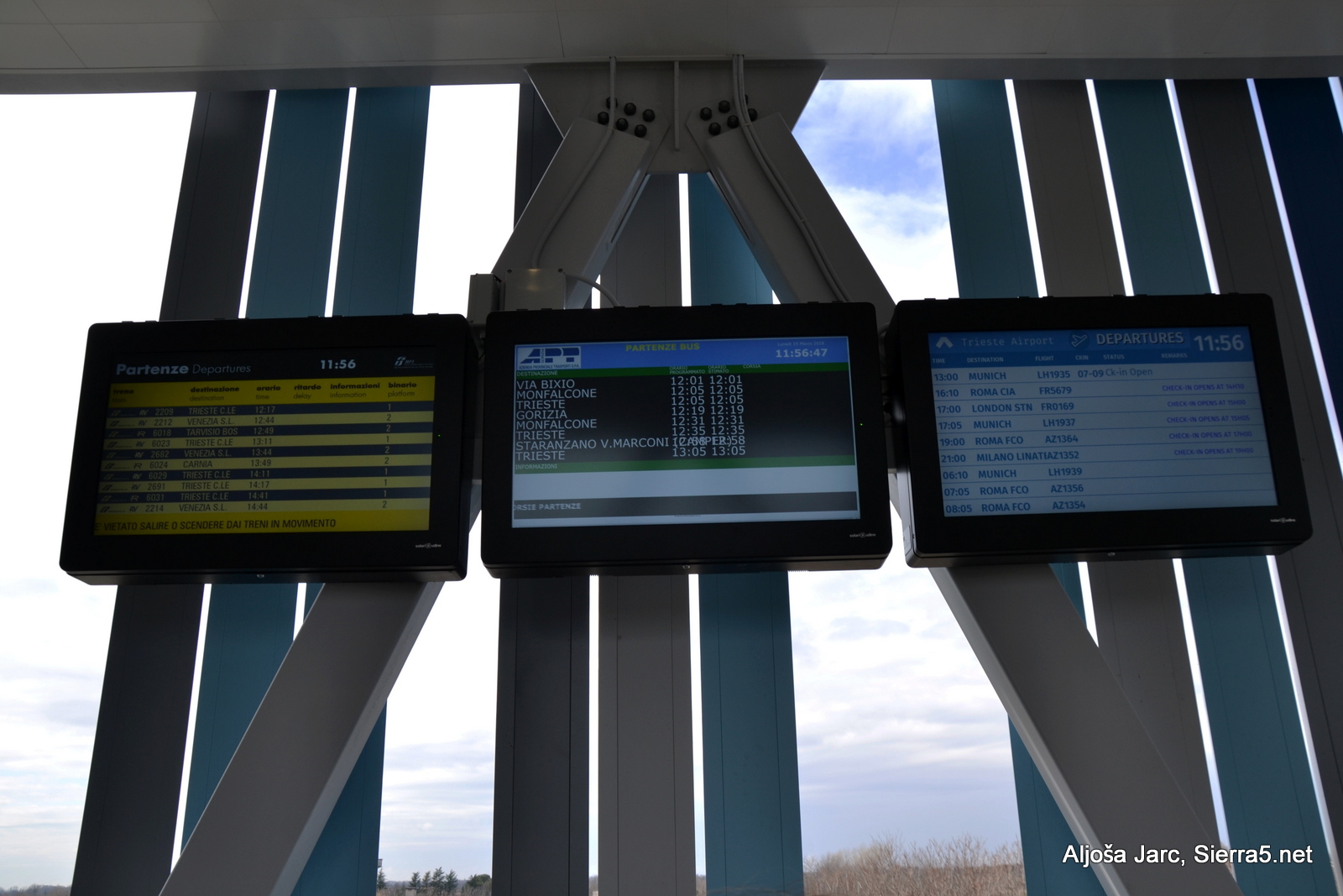 Sodobno zasnovan terminal in informacijske table