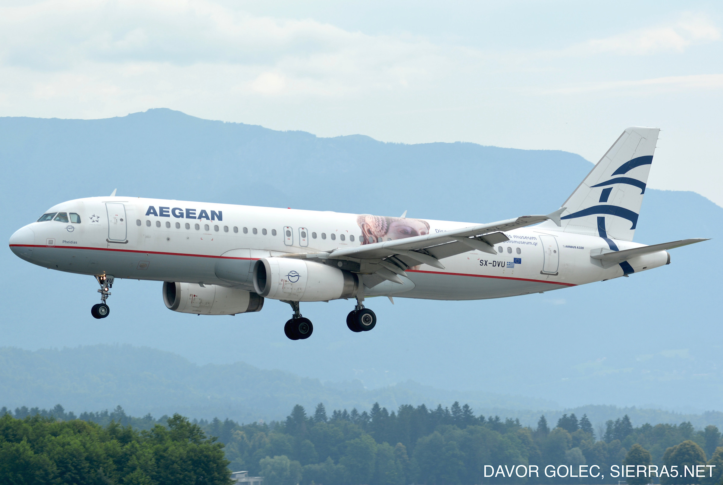 Aegean Airlines Airbus A320 v posebni poslikavi danes na Brniku