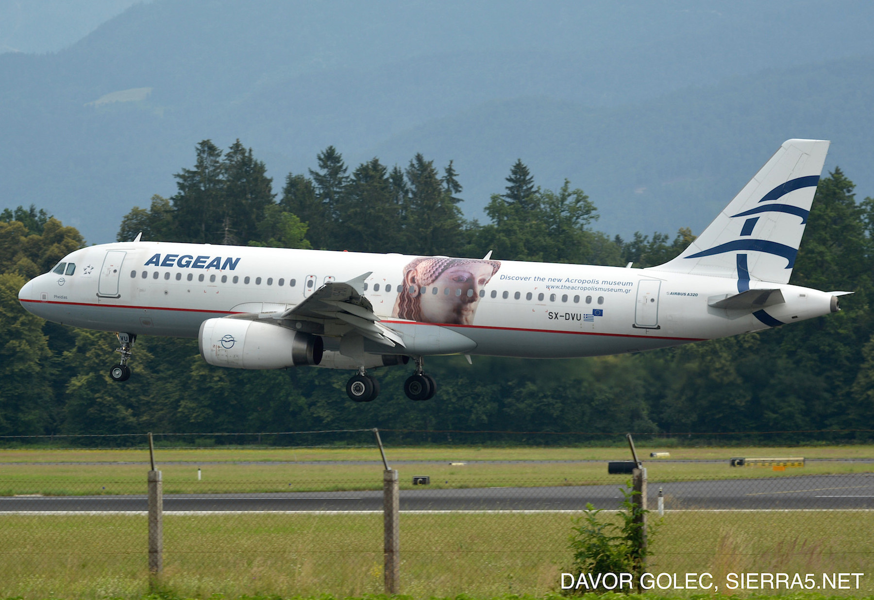 Aegean Airlines Airbus A320 v posebni poslikavi danes na Brniku