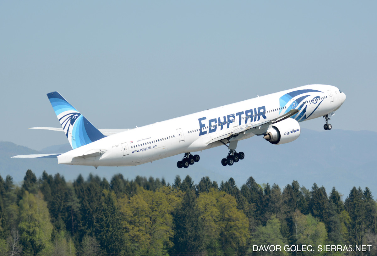 Odhod letala nazaj proti Egiptu