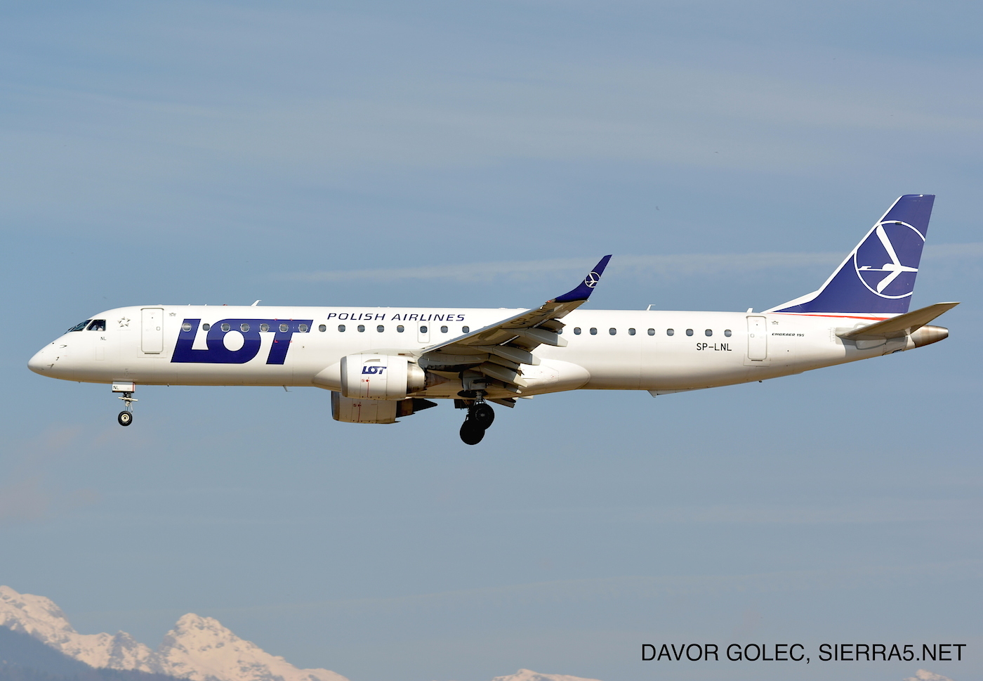 LOT bo večino letov opravil z letalo Embraer E170, na določenih letih pa bodo tudi večji Embraerji E190/195