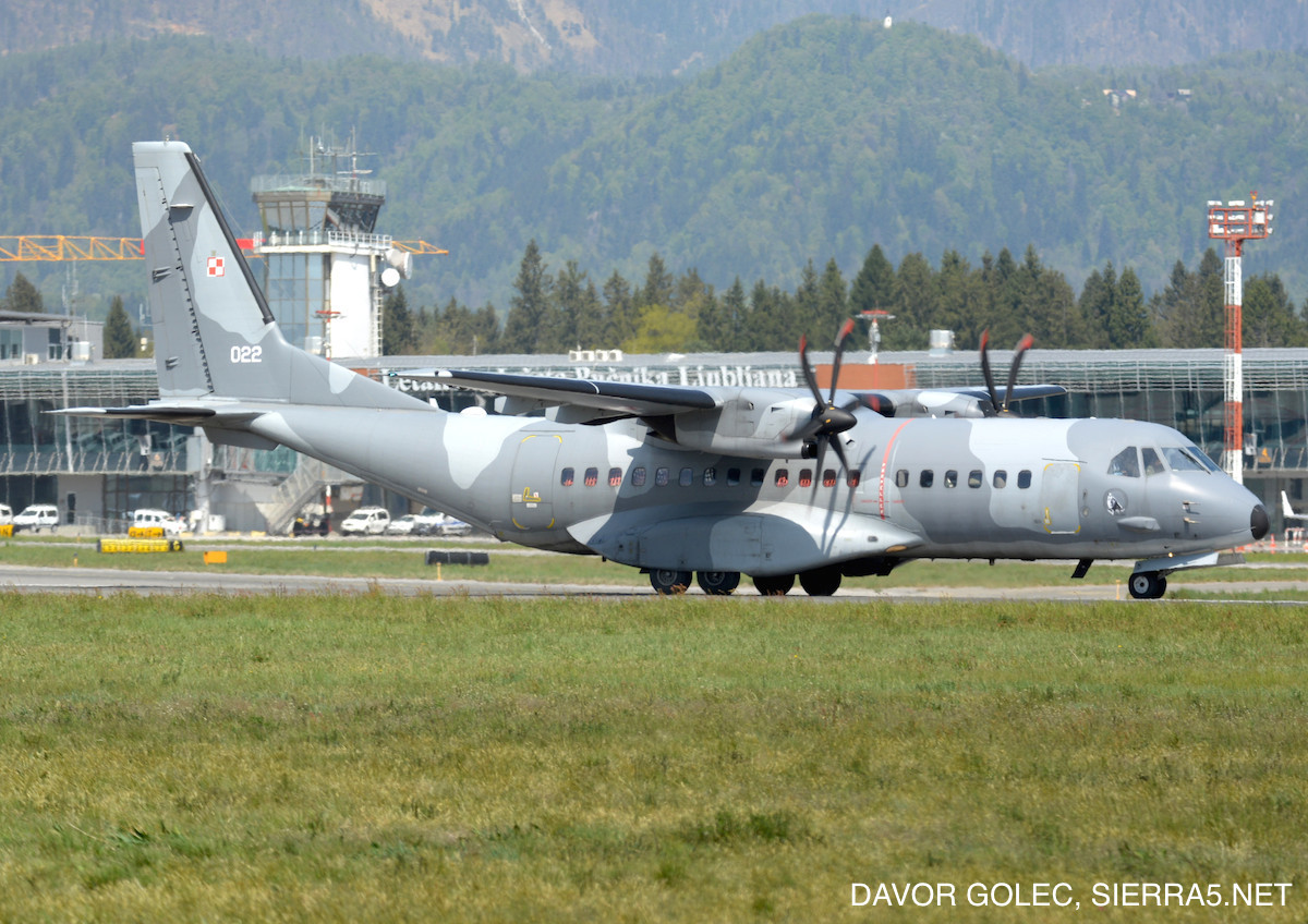 Pristanek Case C295 na Brniku