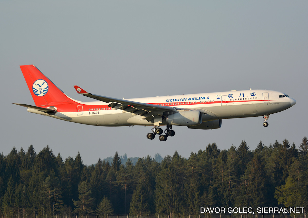 Jutranji prihod Airbusa A330-200 Sichuan Airlines