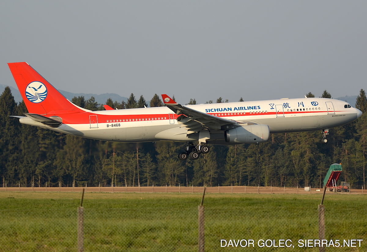 Jutranji prihod Airbusa A330-200 Sichuan Airlines