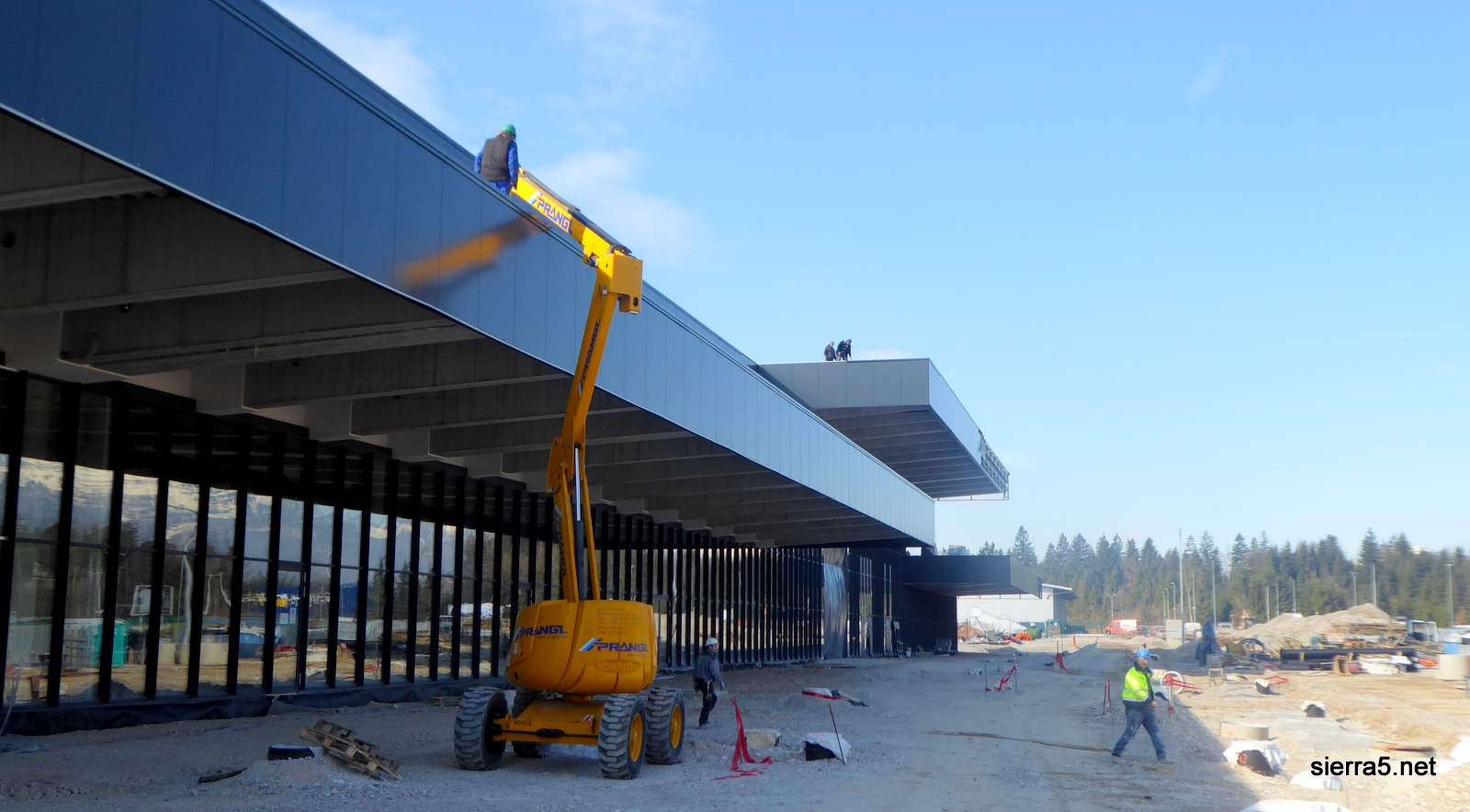 Zunanjost terminala in zaključna gradbena dela