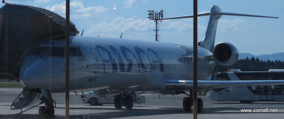 crj900-img_3376.jpg