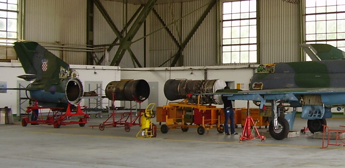 mig_21_razstavljen.jpg
