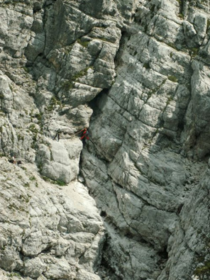severna_triglavska_stena_vir_policija.jpg