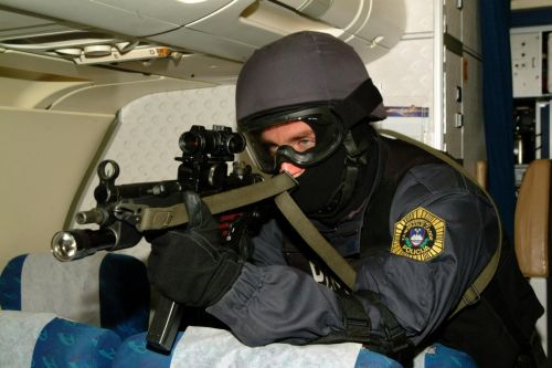 vaja_policije_na_piki_sam.jpg