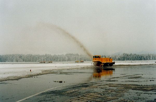lju_airport_ciscenje_snega.jpg