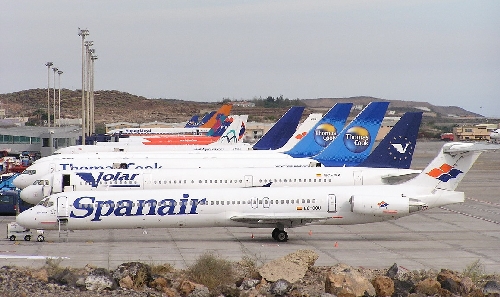 020-md-83_spanair_tenerife_sur_-_reina_sofia_16_12_2003-.jpg