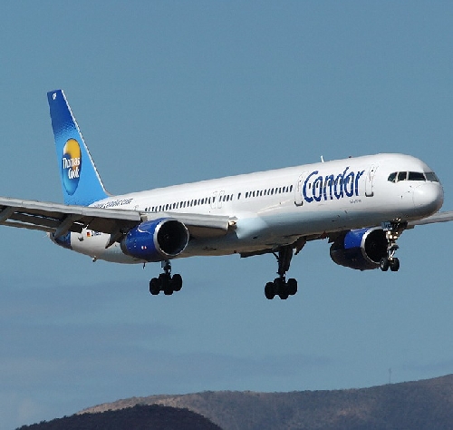 024-b_757-330_condor_thomas_cook_tenerife_sur_6_11_2004-.jpg